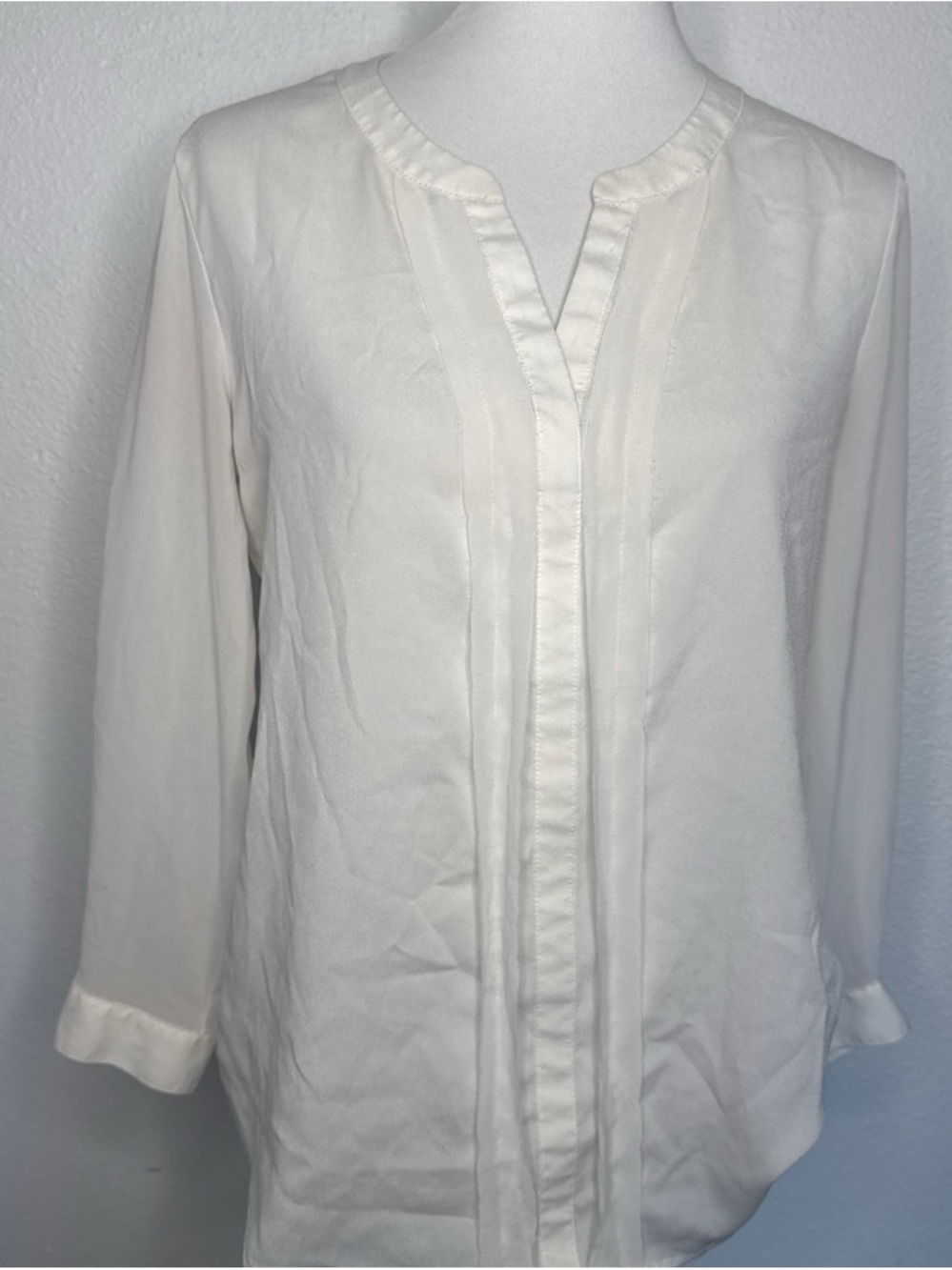 New York & Company Cream Notch-Neck Long Sleeve Blouse